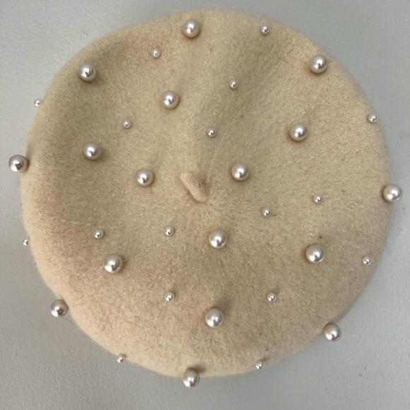 Accessories - Cream beret with pearls